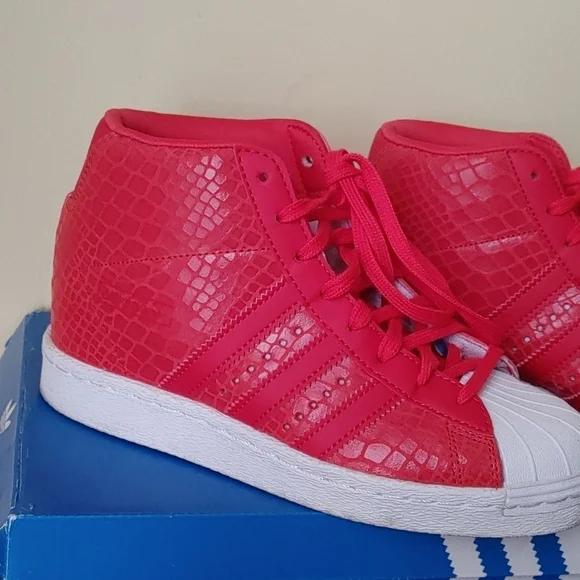 Adidas‎ Women's Red Superstar Up Casual Fashion Sneakers size 5 - Picture 2 of 7